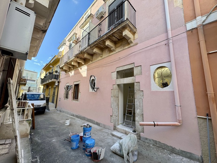 Cantiere edile con lavori in corso